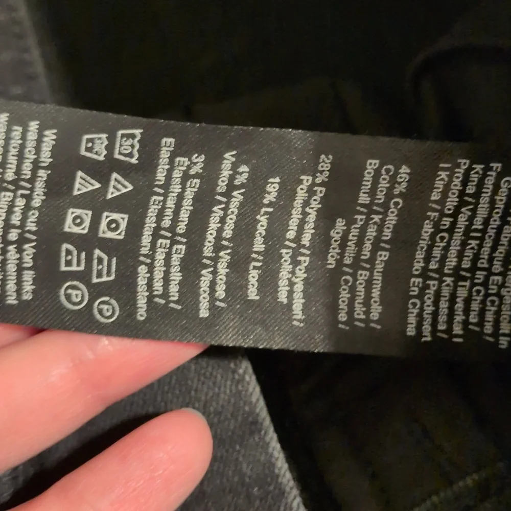 Liverpool The High Rise Straight Raw Hem Black Jeans Size 6/28 - Picture 5 of 9